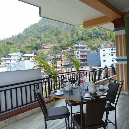 Hotel Blue Magnet Pokhara Extérieur photo