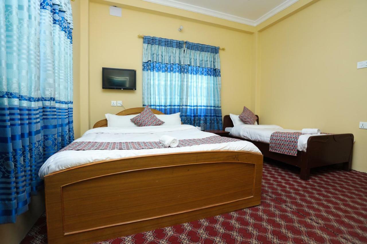Hotel Blue Magnet Pokhara Extérieur photo