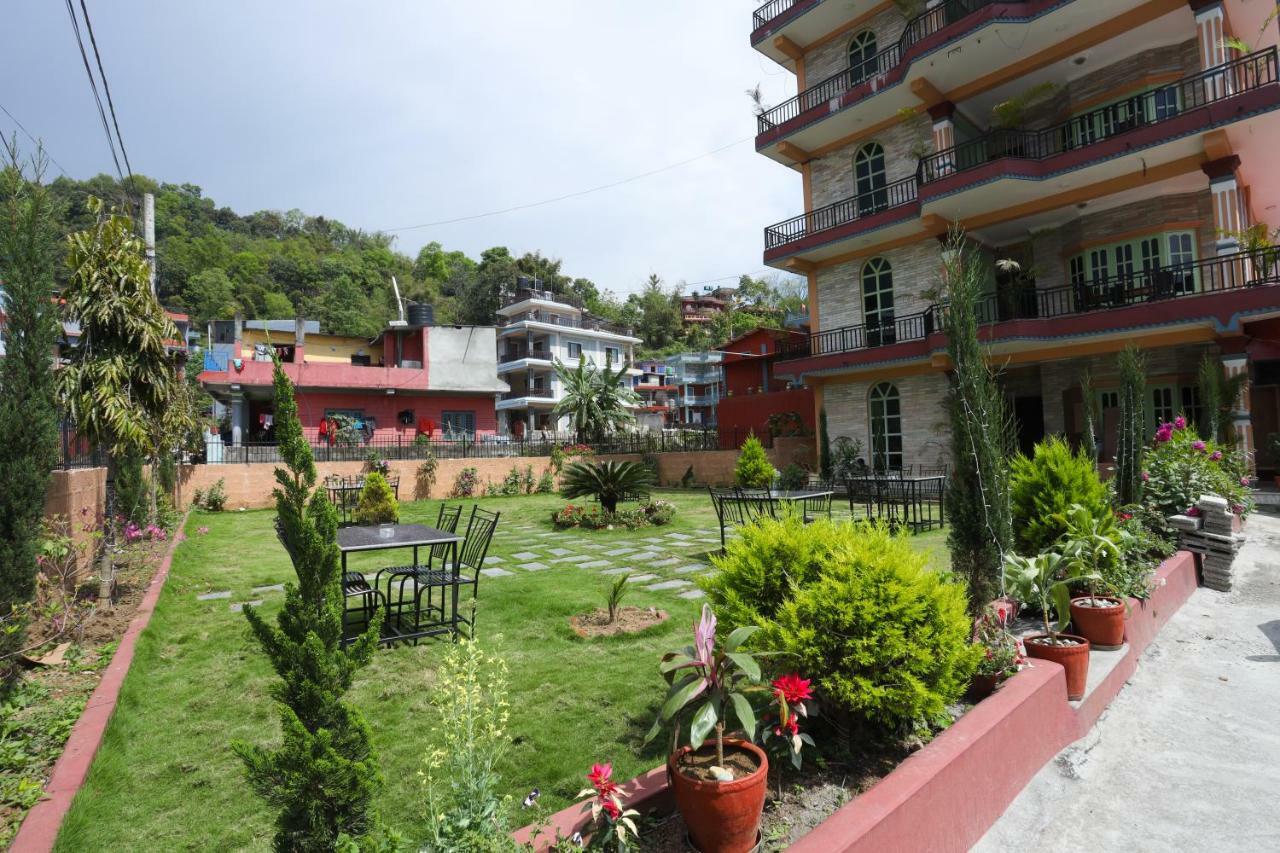 Hotel Blue Magnet Pokhara Extérieur photo