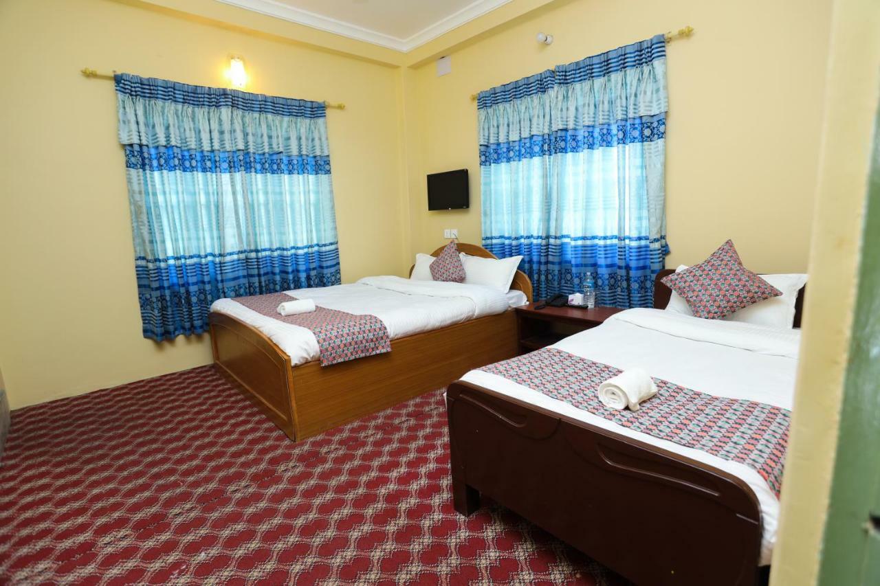 Hotel Blue Magnet Pokhara Extérieur photo