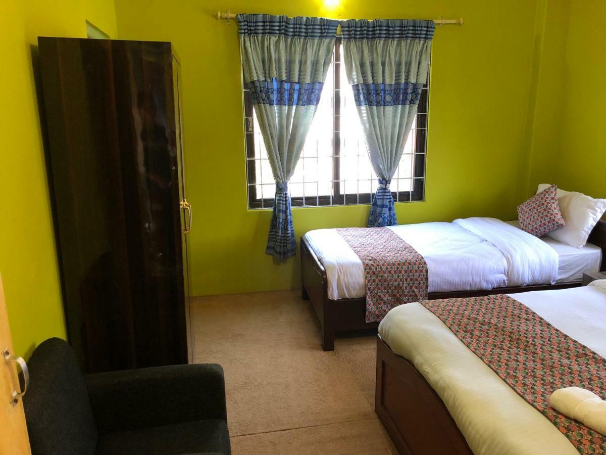 Hotel Blue Magnet Pokhara Extérieur photo