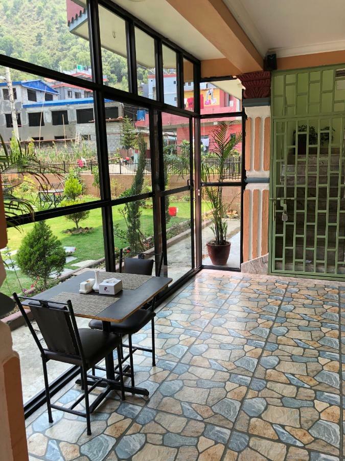 Hotel Blue Magnet Pokhara Extérieur photo
