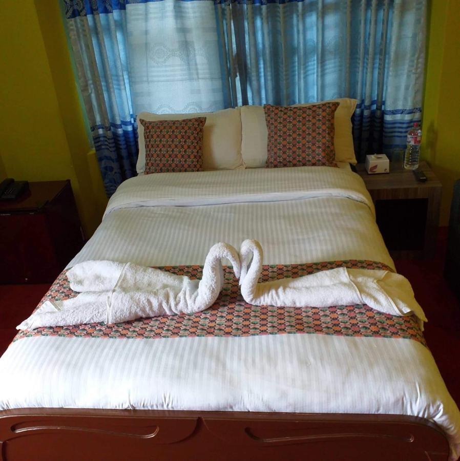 Hotel Blue Magnet Pokhara Extérieur photo