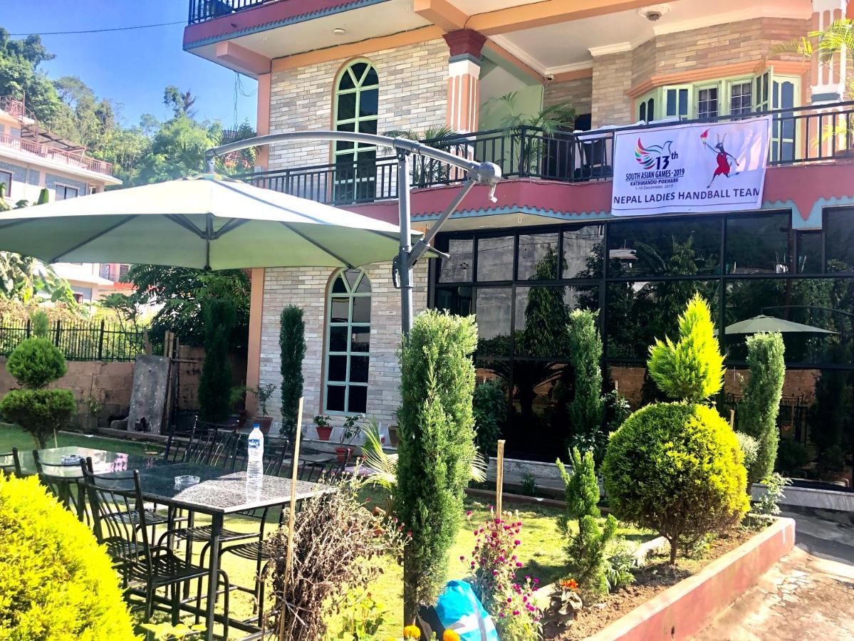 Hotel Blue Magnet Pokhara Extérieur photo